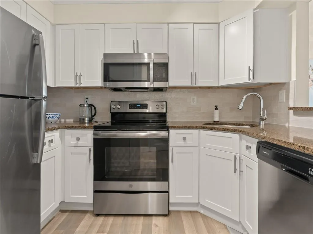 2870 Pharr Court South Nw Unit 504, Atlanta, Georgia 30305, 1 Bedroom Bedrooms, ,1 BathroomBathrooms,Residential,For Sale,2870 Pharr Court South Nw Unit 504,7553306