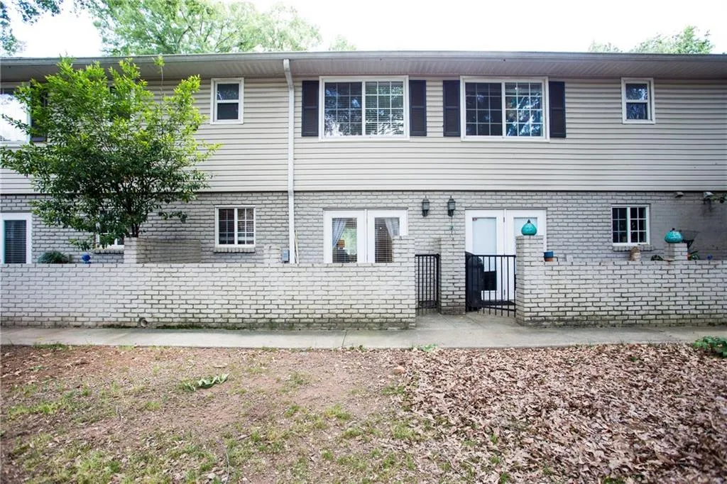 6940 Roswell Road Ne Unit 8e, Sandy Springs, Georgia 30328, 2 Bedrooms Bedrooms, ,1 BathroomBathrooms,Residential,Sold,6940 Roswell Road Ne Unit 8e,5687058