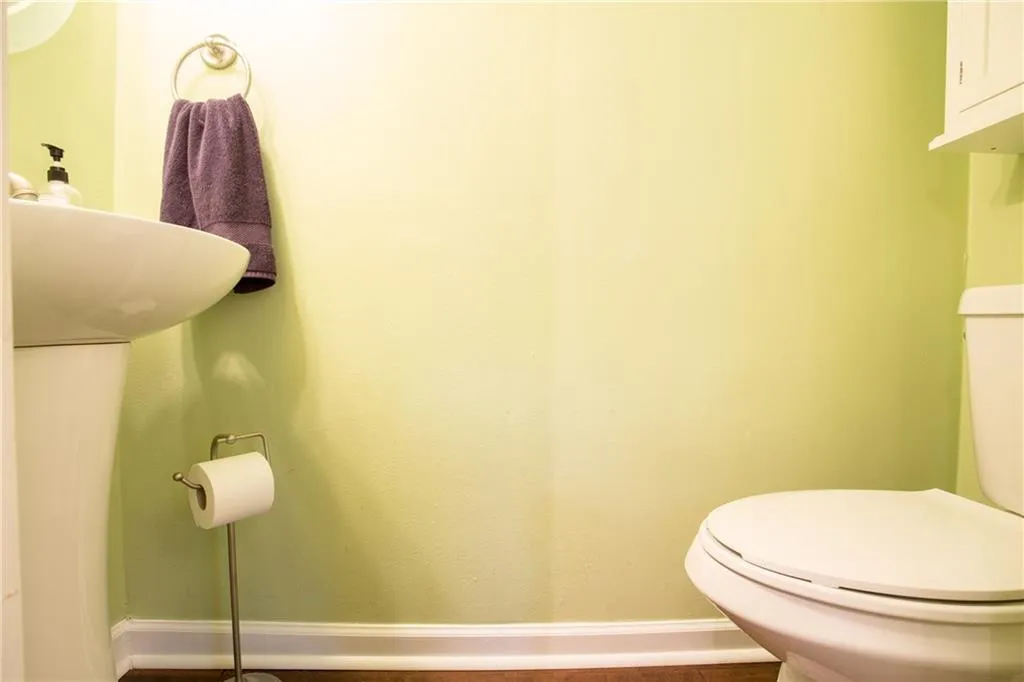 6940 Roswell Road Ne Unit 8e, Sandy Springs, Georgia 30328, 2 Bedrooms Bedrooms, ,1 BathroomBathrooms,Residential,Sold,6940 Roswell Road Ne Unit 8e,5687058