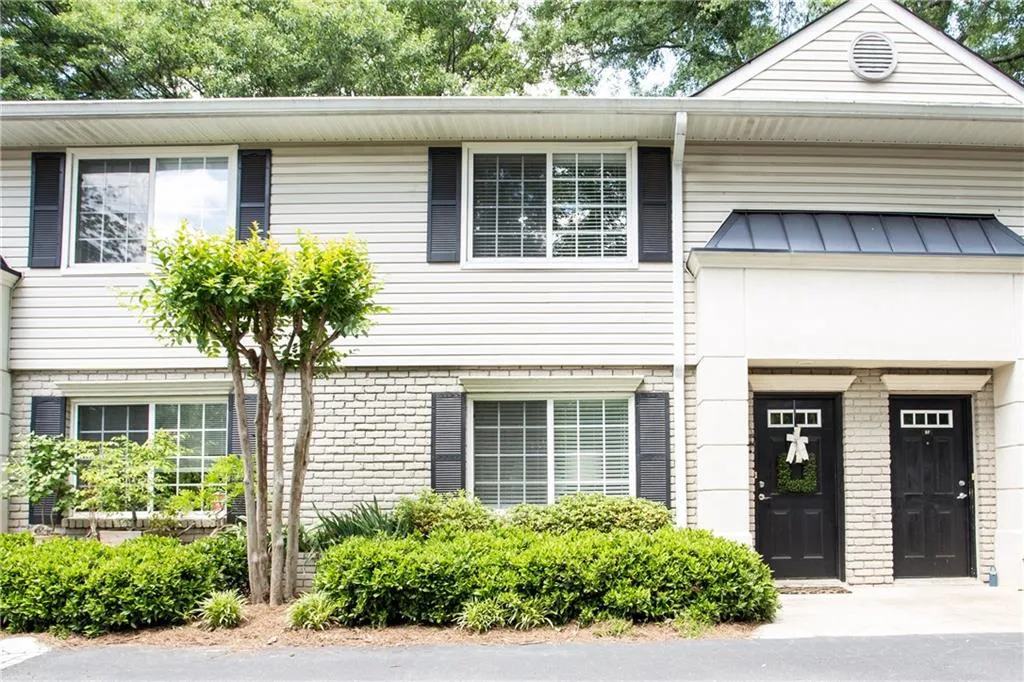6940 Roswell Road Ne Unit 8e, Sandy Springs, Georgia 30328, 2 Bedrooms Bedrooms, ,1 BathroomBathrooms,Residential,Sold,6940 Roswell Road Ne Unit 8e,5687058