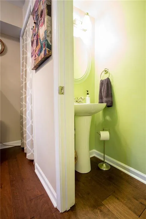 6940 Roswell Road Ne Unit 8e, Sandy Springs, Georgia 30328, 2 Bedrooms Bedrooms, ,1 BathroomBathrooms,Residential,Sold,6940 Roswell Road Ne Unit 8e,5687058