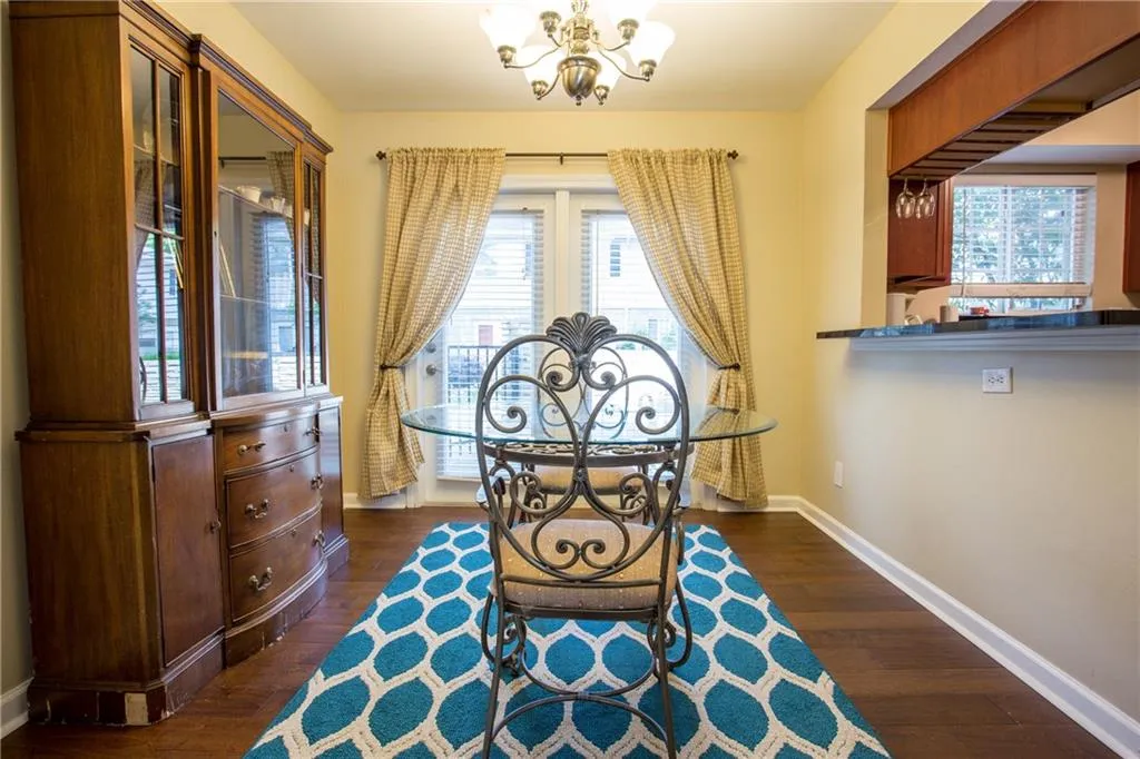 6940 Roswell Road Ne Unit 8e, Sandy Springs, Georgia 30328, 2 Bedrooms Bedrooms, ,1 BathroomBathrooms,Residential,Sold,6940 Roswell Road Ne Unit 8e,5687058