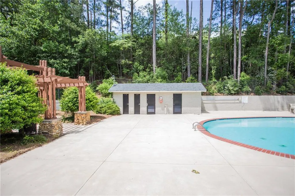 6940 Roswell Road Ne Unit 8e, Sandy Springs, Georgia 30328, 2 Bedrooms Bedrooms, ,1 BathroomBathrooms,Residential,Sold,6940 Roswell Road Ne Unit 8e,5687058