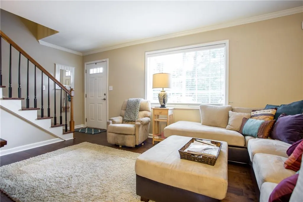 6940 Roswell Road Ne Unit 8e, Sandy Springs, Georgia 30328, 2 Bedrooms Bedrooms, ,1 BathroomBathrooms,Residential,Sold,6940 Roswell Road Ne Unit 8e,5687058