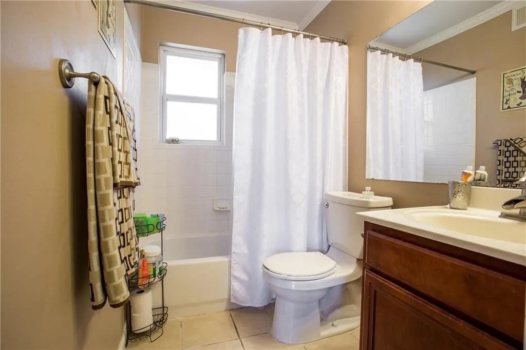 6940 Roswell Road Ne Unit 8e, Sandy Springs, Georgia 30328, 2 Bedrooms Bedrooms, ,1 BathroomBathrooms,Residential,Sold,6940 Roswell Road Ne Unit 8e,5687058