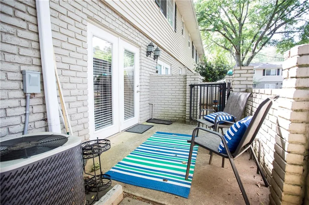 6940 Roswell Road Ne Unit 8e, Sandy Springs, Georgia 30328, 2 Bedrooms Bedrooms, ,1 BathroomBathrooms,Residential,Sold,6940 Roswell Road Ne Unit 8e,5687058