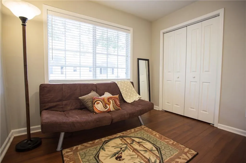 6940 Roswell Road Ne Unit 8e, Sandy Springs, Georgia 30328, 2 Bedrooms Bedrooms, ,1 BathroomBathrooms,Residential,Sold,6940 Roswell Road Ne Unit 8e,5687058