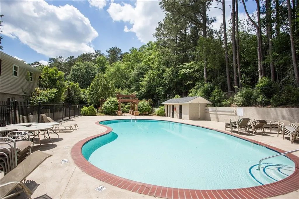 6940 Roswell Road Ne Unit 8e, Sandy Springs, Georgia 30328, 2 Bedrooms Bedrooms, ,1 BathroomBathrooms,Residential,Sold,6940 Roswell Road Ne Unit 8e,5687058