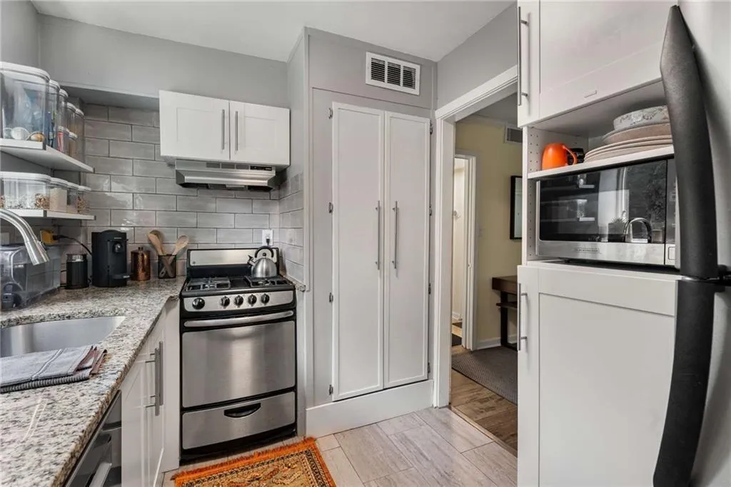 282 Ardmore Circle Nw Unit 6, Atlanta, Georgia 30309, 2 Bedrooms Bedrooms, ,1 BathroomBathrooms,Residential,For Sale,282 Ardmore Circle Nw Unit 6,7614622