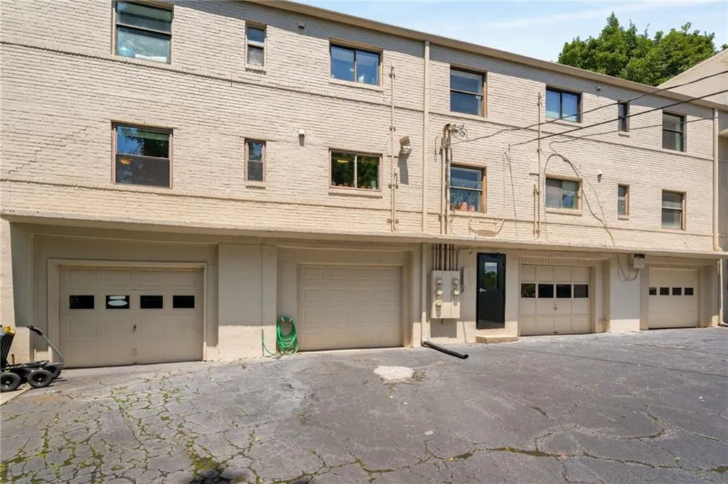 282 Ardmore Circle Nw Unit 6, Atlanta, Georgia 30309, 2 Bedrooms Bedrooms, ,1 BathroomBathrooms,Residential,For Sale,282 Ardmore Circle Nw Unit 6,7614622