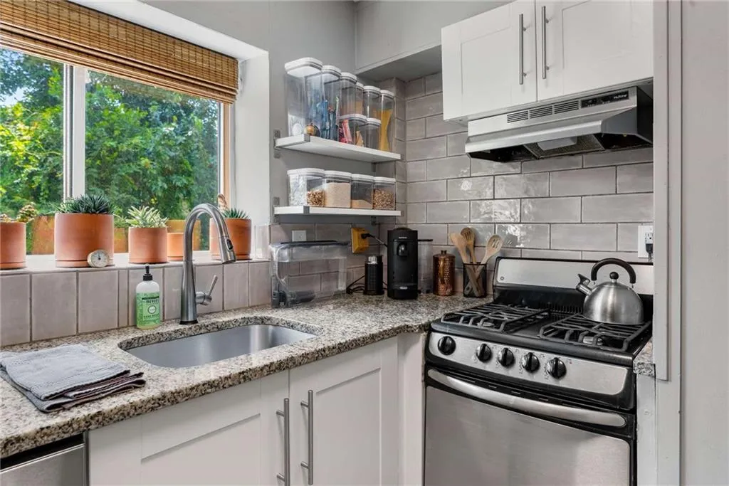 282 Ardmore Circle Nw Unit 6, Atlanta, Georgia 30309, 2 Bedrooms Bedrooms, ,1 BathroomBathrooms,Residential,For Sale,282 Ardmore Circle Nw Unit 6,7614622