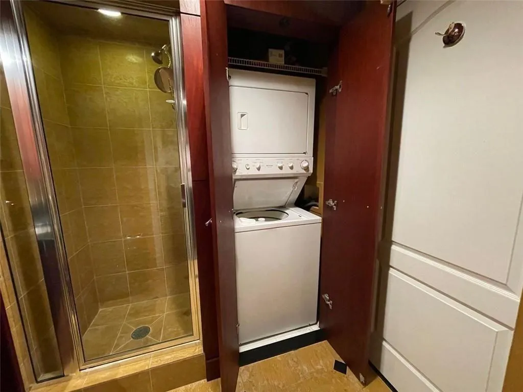 2nd Bath with shower  Washer / Dryer