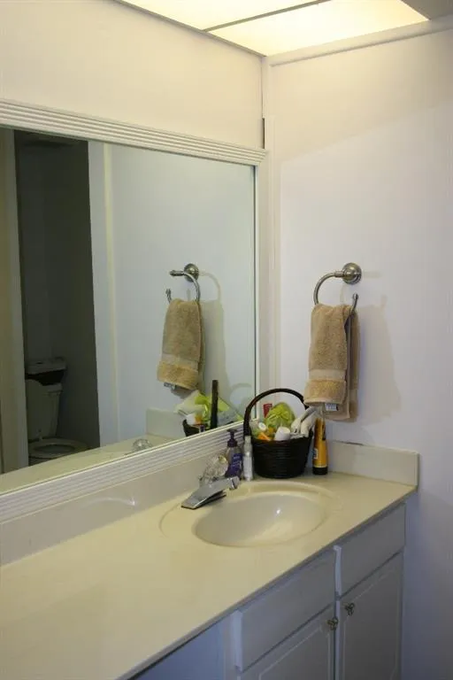 6851 Roswell Road Ne Unit D27, Sandy Springs, Georgia 30328, 3 Bedrooms Bedrooms, ,2 BathroomsBathrooms,Residential,Sold,6851 Roswell Road Ne Unit D27,5542103