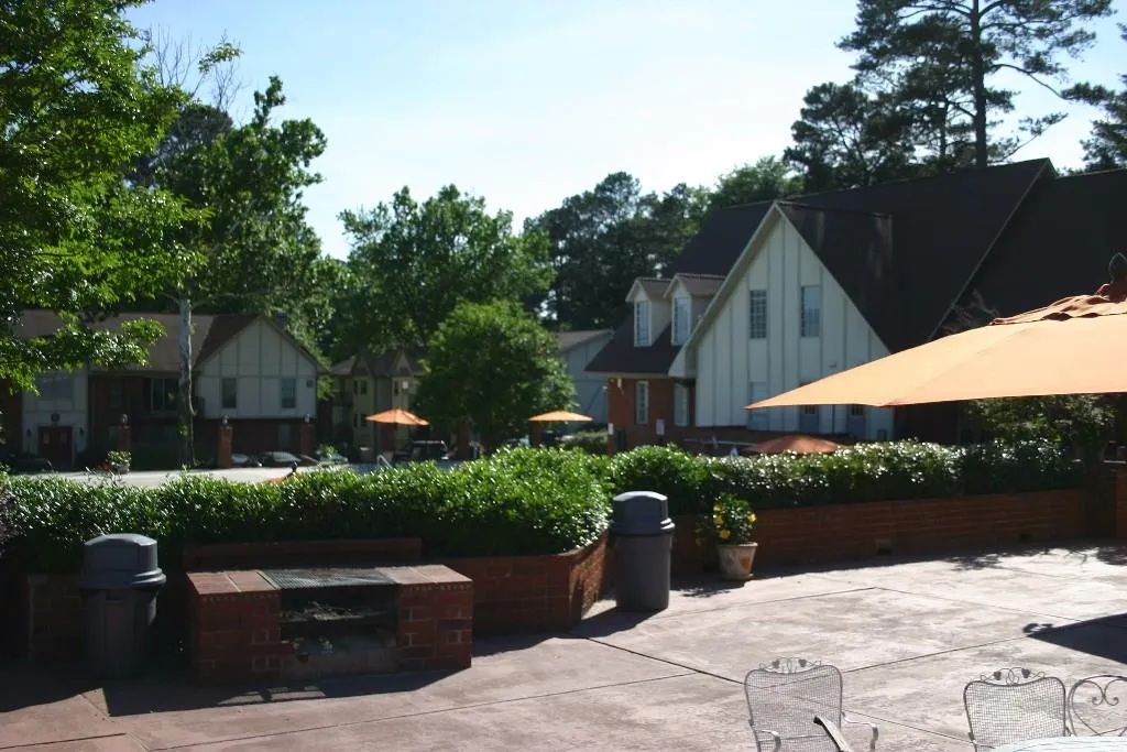 6851 Roswell Road Ne Unit D27, Sandy Springs, Georgia 30328, 3 Bedrooms Bedrooms, ,2 BathroomsBathrooms,Residential,Sold,6851 Roswell Road Ne Unit D27,5542103