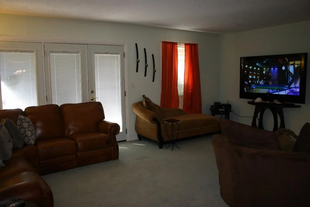 6851 Roswell Road Ne Unit D27, Sandy Springs, Georgia 30328, 3 Bedrooms Bedrooms, ,2 BathroomsBathrooms,Residential,Sold,6851 Roswell Road Ne Unit D27,5542103