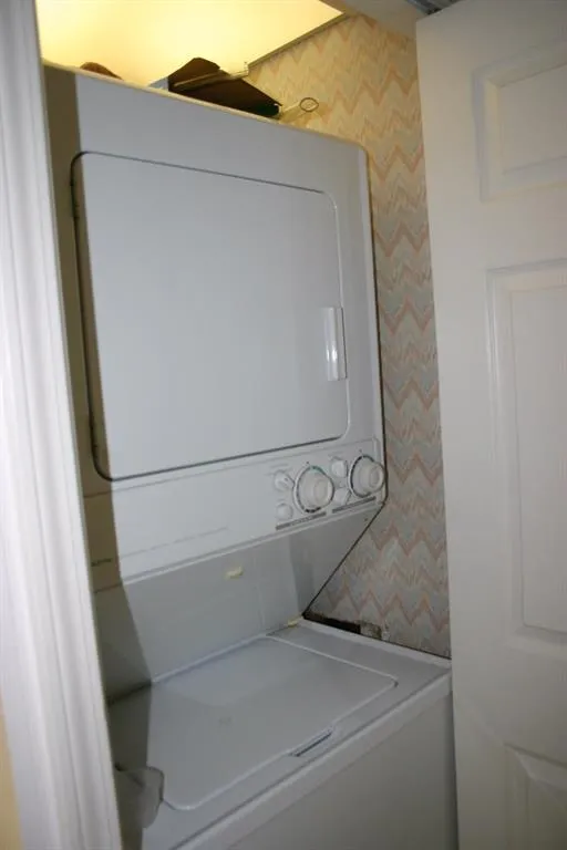 6851 Roswell Road Ne Unit D27, Sandy Springs, Georgia 30328, 3 Bedrooms Bedrooms, ,2 BathroomsBathrooms,Residential,Sold,6851 Roswell Road Ne Unit D27,5542103
