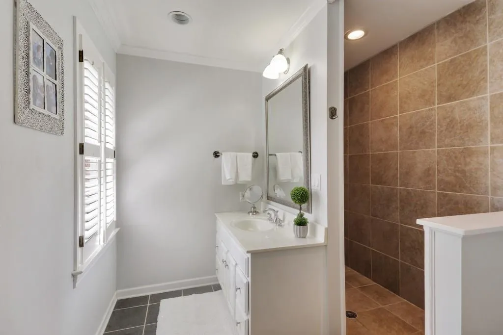275 Forest Hills Drive, Atlanta, Georgia 30342, 5 Bedrooms Bedrooms, ,3 BathroomsBathrooms,Residential,Sold,275 Forest Hills Drive,6745441