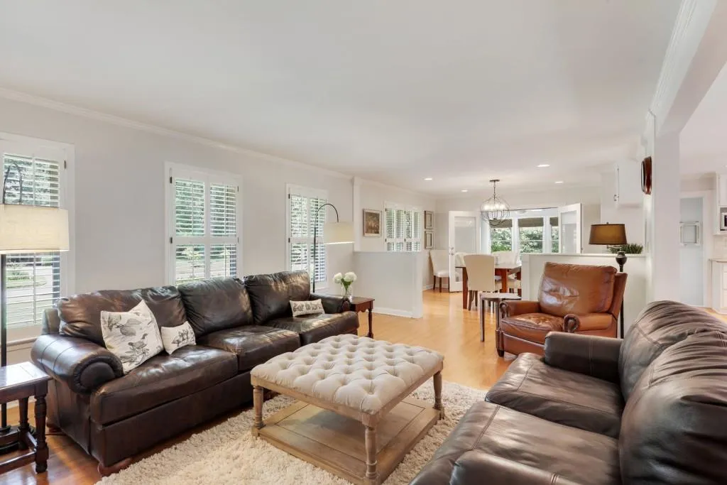 275 Forest Hills Drive, Atlanta, Georgia 30342, 5 Bedrooms Bedrooms, ,3 BathroomsBathrooms,Residential,Sold,275 Forest Hills Drive,6745441