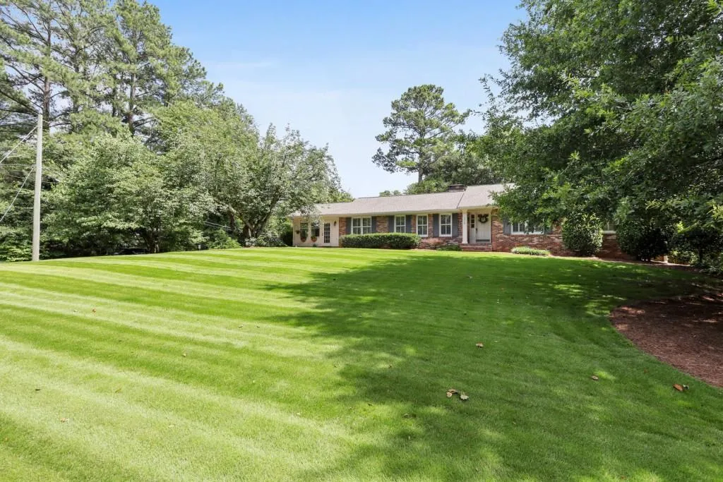 275 Forest Hills Drive, Atlanta, Georgia 30342, 5 Bedrooms Bedrooms, ,3 BathroomsBathrooms,Residential,Sold,275 Forest Hills Drive,6745441