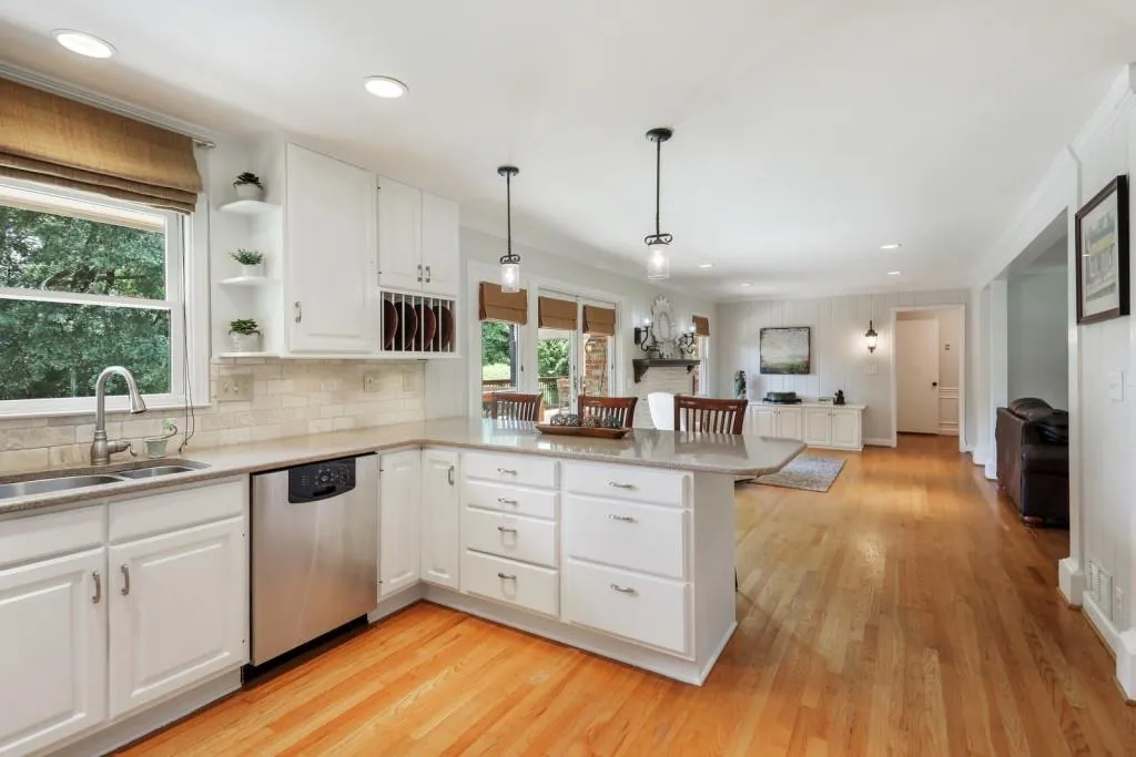 275 Forest Hills Drive, Atlanta, Georgia 30342, 5 Bedrooms Bedrooms, ,3 BathroomsBathrooms,Residential,Sold,275 Forest Hills Drive,6745441