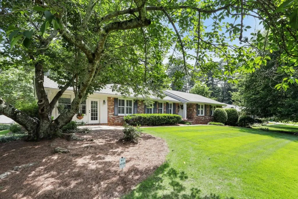 275 Forest Hills Drive, Atlanta, Georgia 30342, 5 Bedrooms Bedrooms, ,3 BathroomsBathrooms,Residential,Sold,275 Forest Hills Drive,6745441