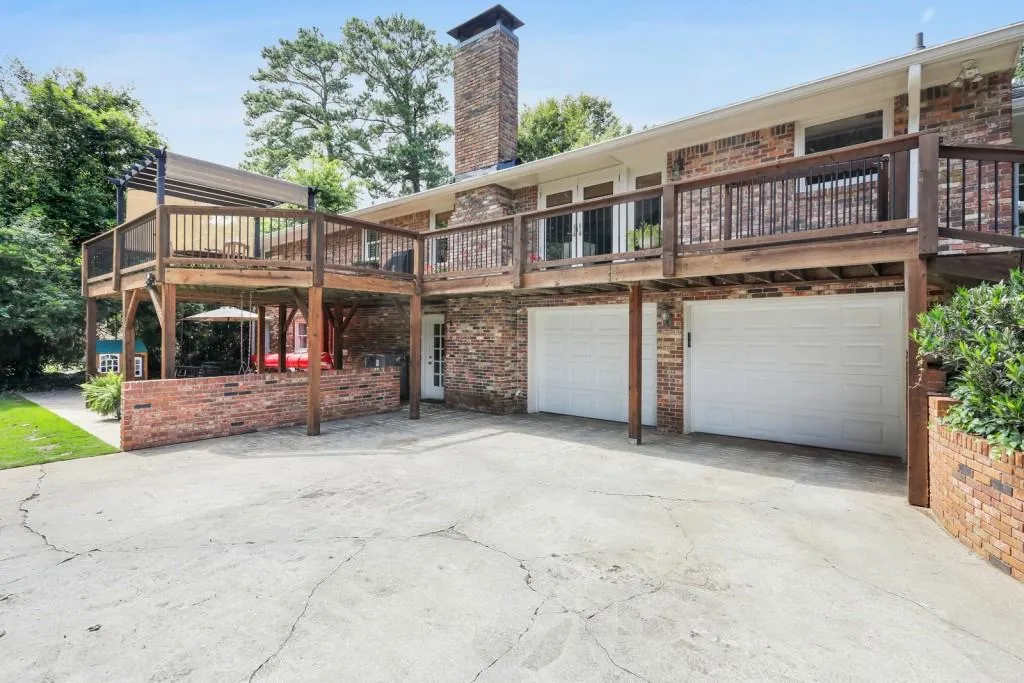 275 Forest Hills Drive, Atlanta, Georgia 30342, 5 Bedrooms Bedrooms, ,3 BathroomsBathrooms,Residential,Sold,275 Forest Hills Drive,6745441