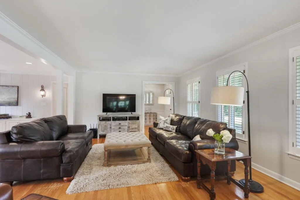 275 Forest Hills Drive, Atlanta, Georgia 30342, 5 Bedrooms Bedrooms, ,3 BathroomsBathrooms,Residential,Sold,275 Forest Hills Drive,6745441
