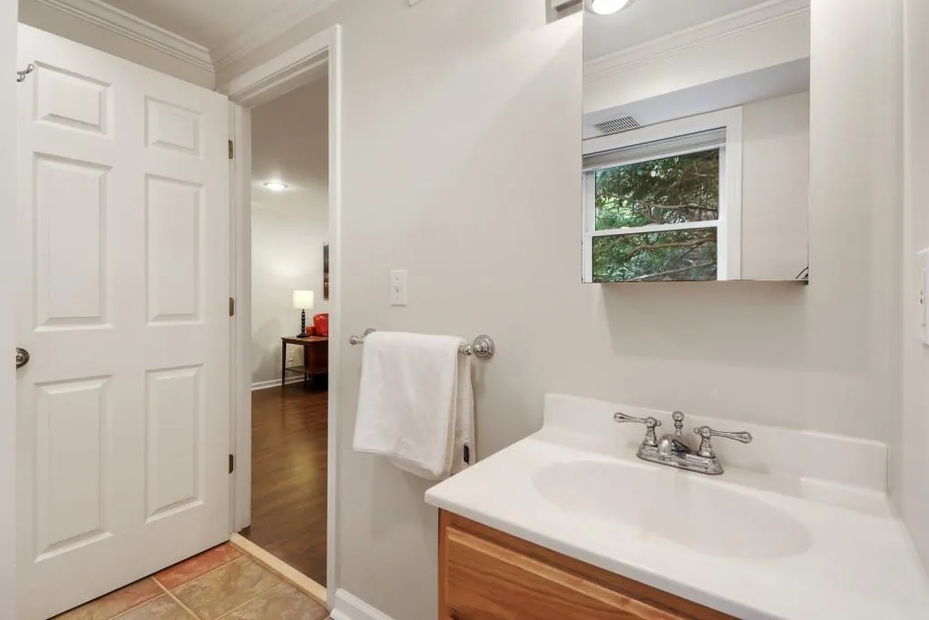 275 Forest Hills Drive, Atlanta, Georgia 30342, 5 Bedrooms Bedrooms, ,3 BathroomsBathrooms,Residential,Sold,275 Forest Hills Drive,6745441