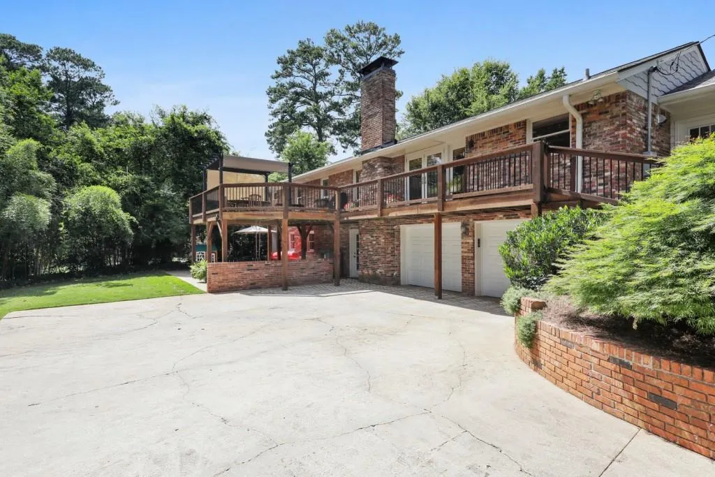 275 Forest Hills Drive, Atlanta, Georgia 30342, 5 Bedrooms Bedrooms, ,3 BathroomsBathrooms,Residential,Sold,275 Forest Hills Drive,6745441