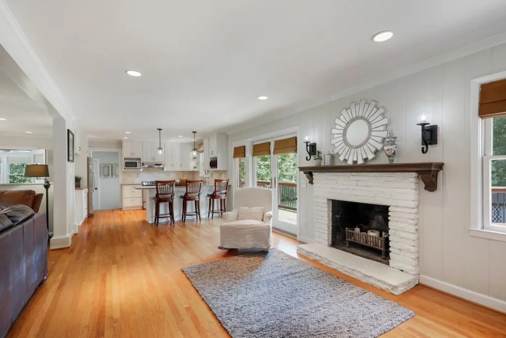 275 Forest Hills Drive, Atlanta, Georgia 30342, 5 Bedrooms Bedrooms, ,3 BathroomsBathrooms,Residential,Sold,275 Forest Hills Drive,6745441