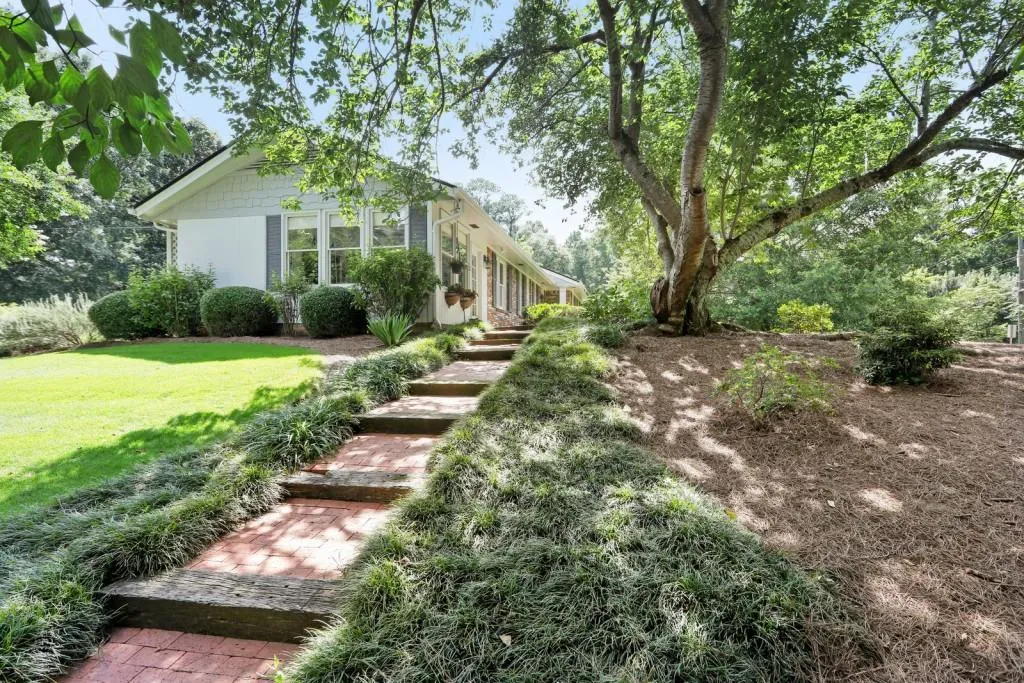 275 Forest Hills Drive, Atlanta, Georgia 30342, 5 Bedrooms Bedrooms, ,3 BathroomsBathrooms,Residential,Sold,275 Forest Hills Drive,6745441