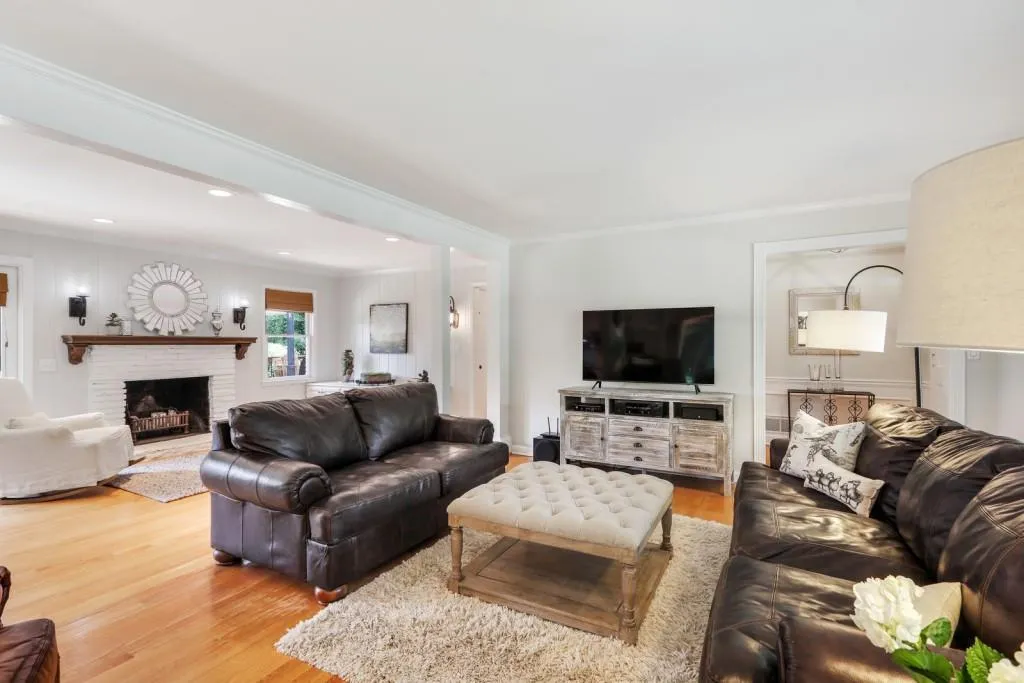 275 Forest Hills Drive, Atlanta, Georgia 30342, 5 Bedrooms Bedrooms, ,3 BathroomsBathrooms,Residential,Sold,275 Forest Hills Drive,6745441