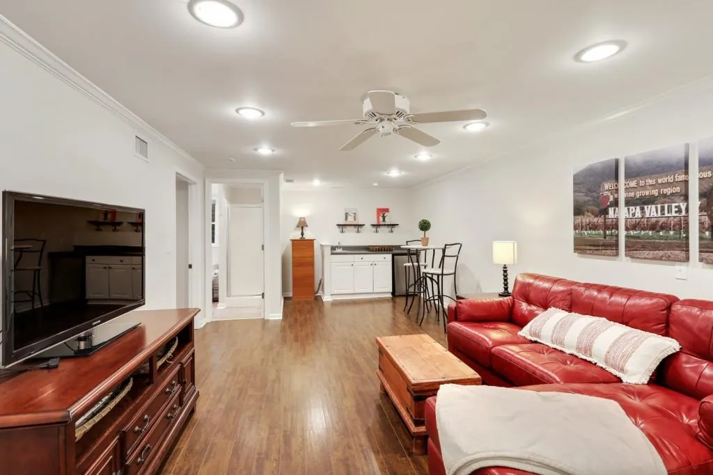 275 Forest Hills Drive, Atlanta, Georgia 30342, 5 Bedrooms Bedrooms, ,3 BathroomsBathrooms,Residential,Sold,275 Forest Hills Drive,6745441