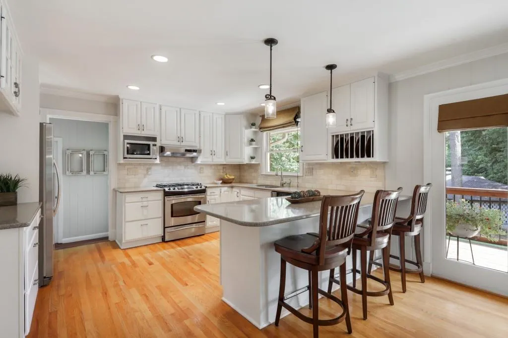 275 Forest Hills Drive, Atlanta, Georgia 30342, 5 Bedrooms Bedrooms, ,3 BathroomsBathrooms,Residential,Sold,275 Forest Hills Drive,6745441