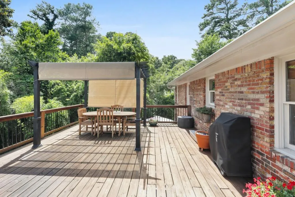 275 Forest Hills Drive, Atlanta, Georgia 30342, 5 Bedrooms Bedrooms, ,3 BathroomsBathrooms,Residential,Sold,275 Forest Hills Drive,6745441