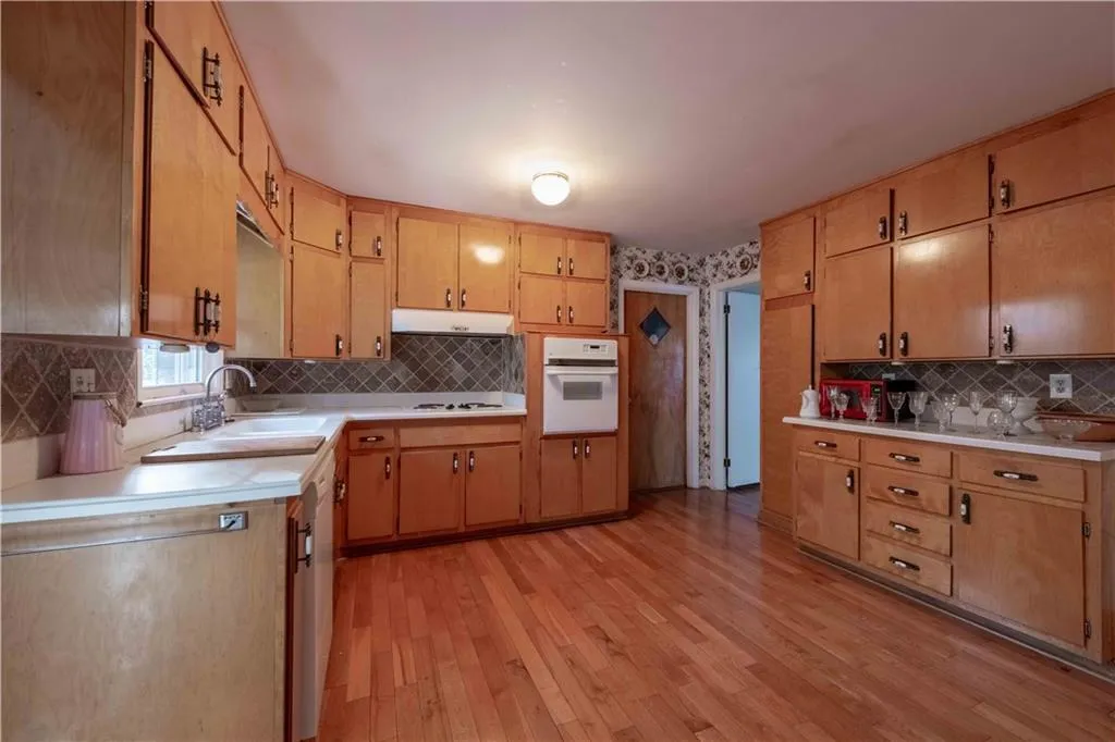 750 Mount Vernon Highway, Atlanta, Georgia 30327, 4 Bedrooms Bedrooms, ,3 BathroomsBathrooms,Residential,Sold,750 Mount Vernon Highway,7498906