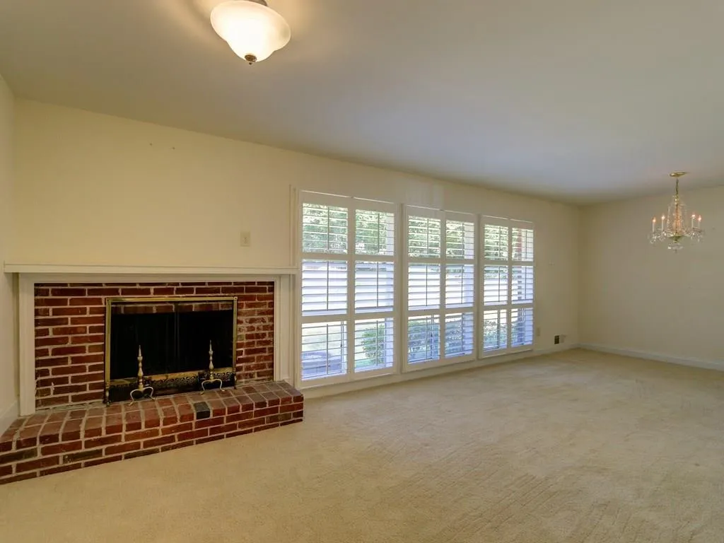 6274 Hunting Creek Road, Atlanta, Georgia 30328, 3 Bedrooms Bedrooms, ,2 BathroomsBathrooms,Residential,Sold,6274 Hunting Creek Road,5705055