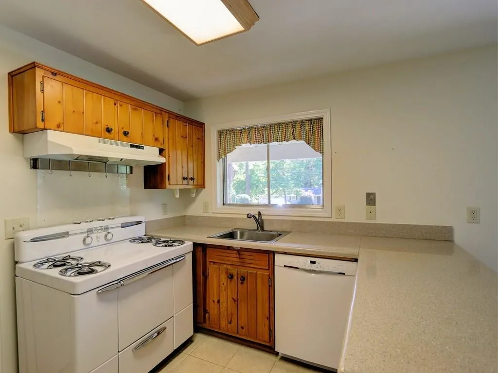 6274 Hunting Creek Road, Atlanta, Georgia 30328, 3 Bedrooms Bedrooms, ,2 BathroomsBathrooms,Residential,Sold,6274 Hunting Creek Road,5705055
