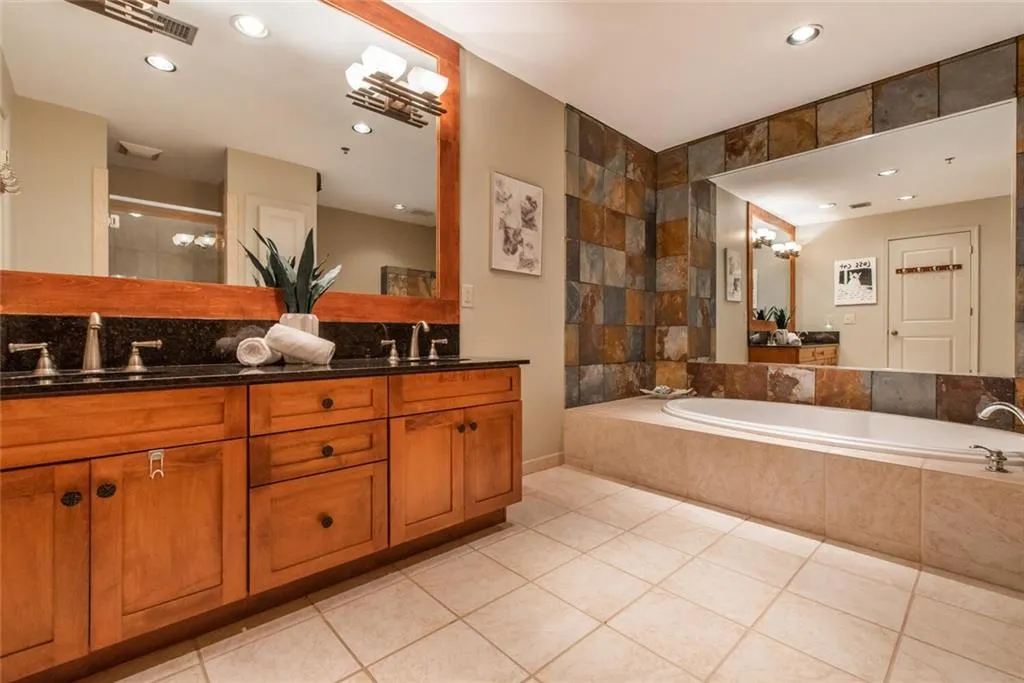 6105 Blue Stone Road Unit 310, Sandy Springs, Georgia 30328, 2 Bedrooms Bedrooms, ,2 BathroomsBathrooms,Residential,Sold,6105 Blue Stone Road Unit 310,6832532