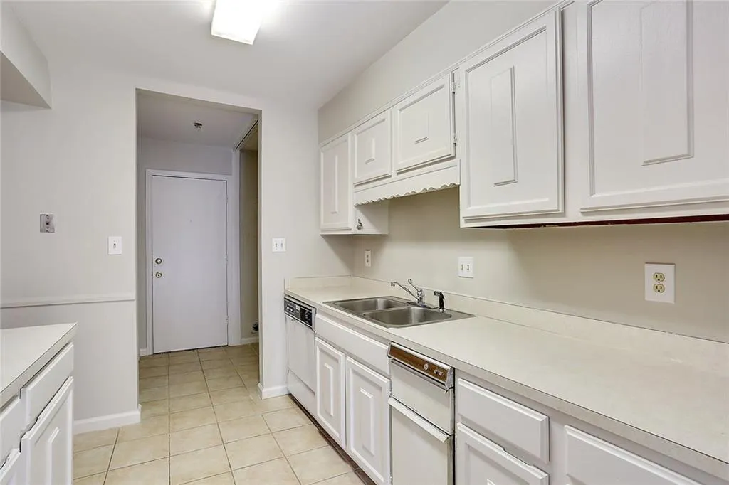 44 Forrest Place Unit 44, Sandy Springs, Georgia 30328, 3 Bedrooms Bedrooms, ,2 BathroomsBathrooms,Residential,Sold,44 Forrest Place Unit 44,5816006