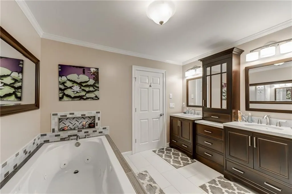 7155 Roswell Road Unit 13, Atlanta, Georgia 30328, 3 Bedrooms Bedrooms, ,3 BathroomsBathrooms,Residential,Sold,7155 Roswell Road Unit 13,6525704