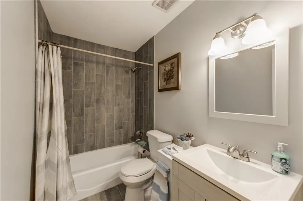 7155 Roswell Road Unit 13, Atlanta, Georgia 30328, 3 Bedrooms Bedrooms, ,3 BathroomsBathrooms,Residential,Sold,7155 Roswell Road Unit 13,6525704