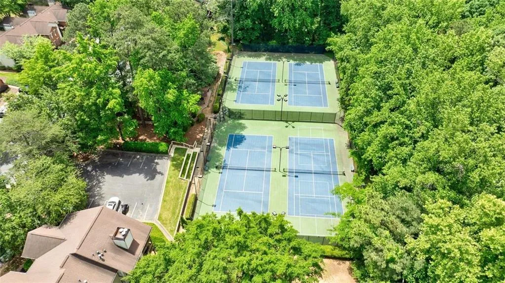 4 Tennis Courts