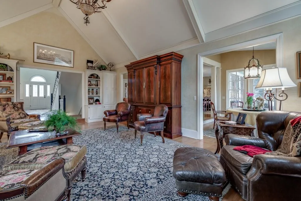 5560 Glen Errol Road, Sandy Springs, Georgia 30327, 4 Bedrooms Bedrooms, ,3 BathroomsBathrooms,Residential,Sold,5560 Glen Errol Road,6691339