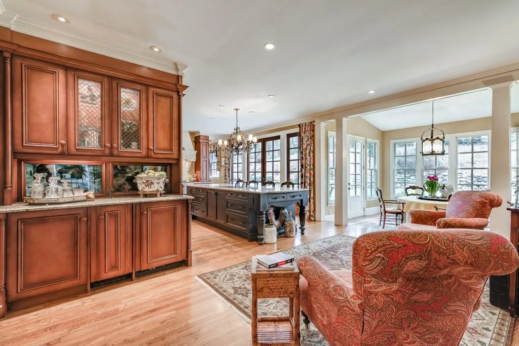 5560 Glen Errol Road, Sandy Springs, Georgia 30327, 4 Bedrooms Bedrooms, ,3 BathroomsBathrooms,Residential,Sold,5560 Glen Errol Road,6691339