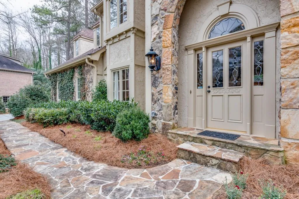 5560 Glen Errol Road, Sandy Springs, Georgia 30327, 4 Bedrooms Bedrooms, ,3 BathroomsBathrooms,Residential,Sold,5560 Glen Errol Road,6691339