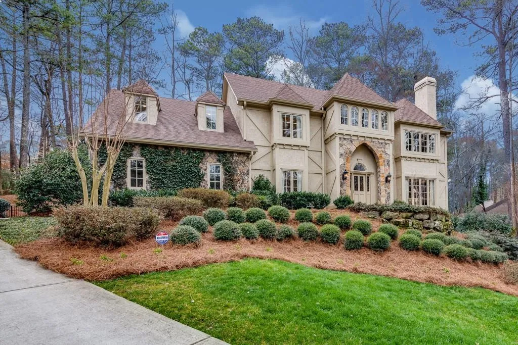 5560 Glen Errol Road, Sandy Springs, Georgia 30327, 4 Bedrooms Bedrooms, ,3 BathroomsBathrooms,Residential,Sold,5560 Glen Errol Road,6691339