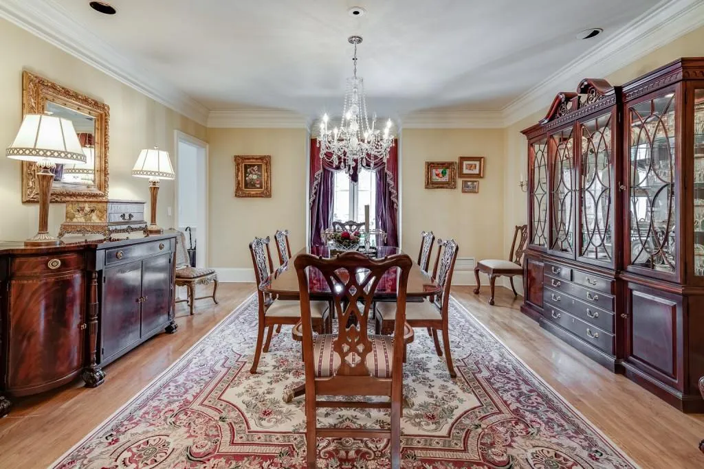 5560 Glen Errol Road, Sandy Springs, Georgia 30327, 4 Bedrooms Bedrooms, ,3 BathroomsBathrooms,Residential,Sold,5560 Glen Errol Road,6691339