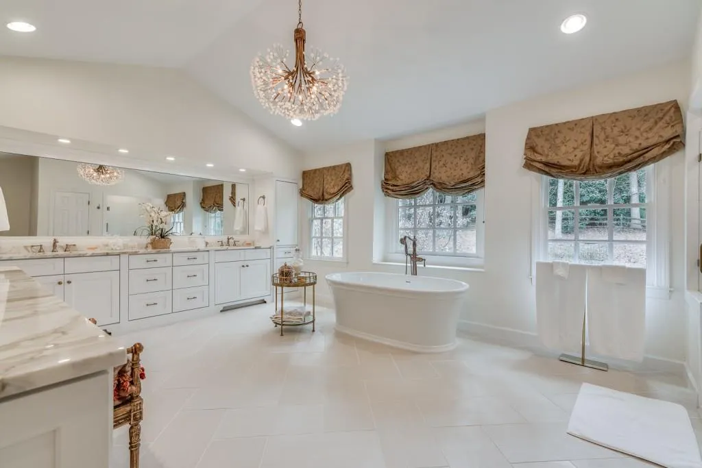 5560 Glen Errol Road, Sandy Springs, Georgia 30327, 4 Bedrooms Bedrooms, ,3 BathroomsBathrooms,Residential,Sold,5560 Glen Errol Road,6691339
