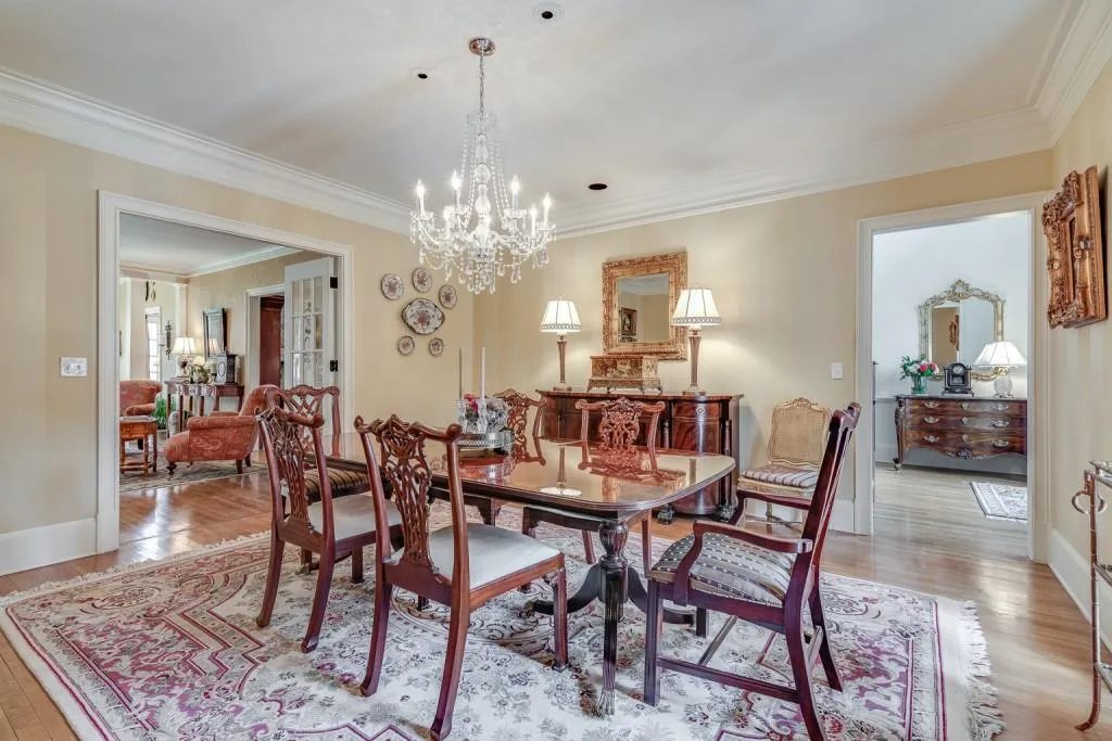 5560 Glen Errol Road, Sandy Springs, Georgia 30327, 4 Bedrooms Bedrooms, ,3 BathroomsBathrooms,Residential,Sold,5560 Glen Errol Road,6691339